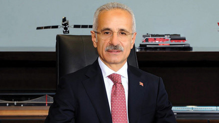 Bakan Abdulkadir Uraloğlu: Gökyüzünde kurduğumuz köprülerle küresel bir havacılık merkezi olduk Bakan Abdulkadir Uraloğlu: Gökyüzünde kurduğumuz köprülerle küresel bir havacılık merkezi olduk
