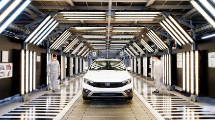 Otomotivde milyonluk başarı... Otomotiv sektörü Cumhuriyet’in 100. yılında üretim ihracat ve satışta 1 milyon adedi aşıyor