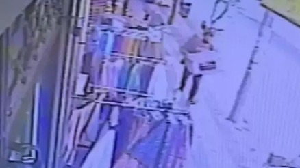 Sultangazide iş yerinden fırını çaldı O anlar kamerada