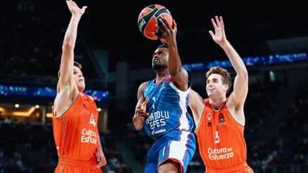 Anadolu Efes 77-73 Valencia