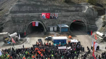 Sünebeli Tünelinde ışık göründü Seyahat 20 dakika kısalacak Sünebeli Tünelinde ışık göründü Seyahat 20 dakika kısalacak