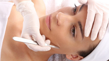 Dermaplaning nedir, nasıl yapılır ve faydaları nelerdir