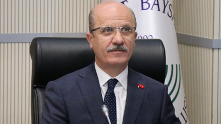 YÖK Başkan Özvardan Filistinli öğrenciye destek