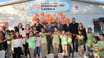 Depremzede çocuklara köy okulu