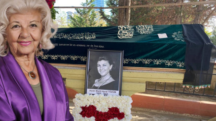 Annem, tiyatro camiasına küskün gitti  Jeyan Mahfi Ayral Tözüme veda
