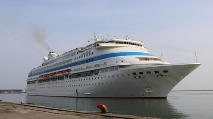Dev kruvaziyer bin 303 turist ve mürettebat ile yıllar sonra Samsun’a demirledi