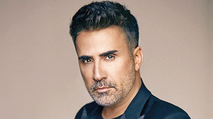 Emrah yaptığı yatırımlarla dikkat çekiyor... Konser ödemesi pırlanta taş