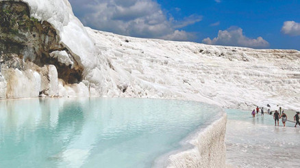Antik sütunlar arasındaki şifalı sular Antik sütunlar arasındaki şifalı sular