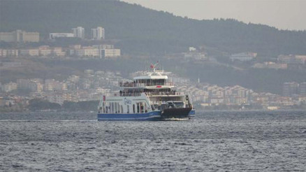 Gökçeada ve Bozcaada feribot seferlerine fırtına engeli