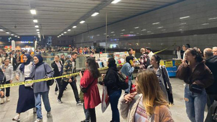Son dakika... Mecidiyeköy metrobüs durağında şüpheli paket alarmı