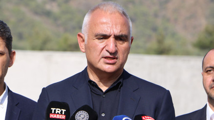 Bakan Ersoy konuştu... Antalyada turist rekoru kırılacak Bakan Ersoy konuştu... Antalyada turist rekoru kırılacak
