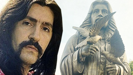 Barış Mançonun Karşıyaka’da büstü açıldı