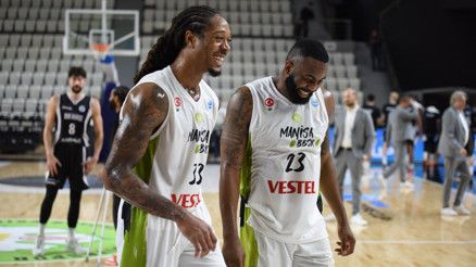 Bakken Bearsı yenen Manisa BBSK büyük avantaj yakaladı