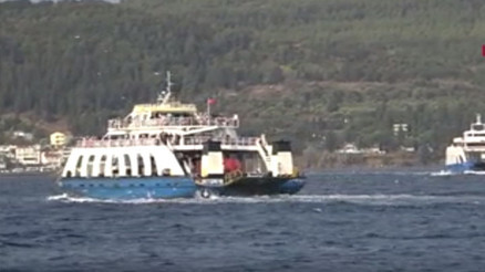 Gökçeada ve Bozcaada feribot seferlerine fırtına engeli