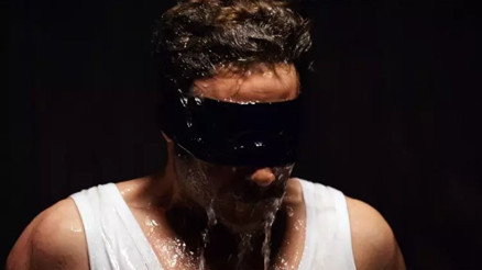 ‘’İşkence sahneleri çekilirken kendimi çok çaresiz ve stresli hissettim.’’