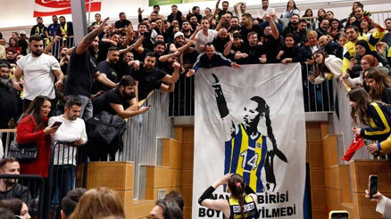 Fenerbahçe maçında pankart krizi