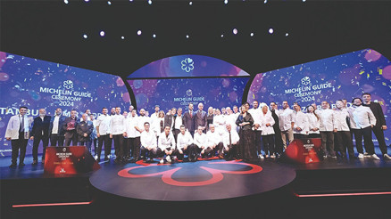 Yıldızlar dağıtıldı, sıra plaketlerde... Yıldızlar dağıtıldı, sıra plaketlerde...