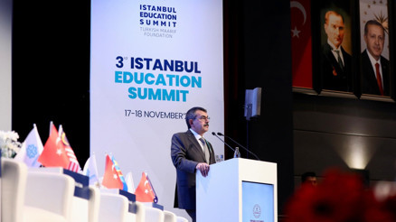 ‘Yepyeni bir eğitim sistemi inşa etmeliyiz’