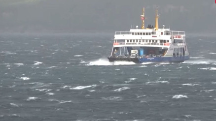 Gökçeada ve Bozcaada feribot seferlerine fırtına engeli