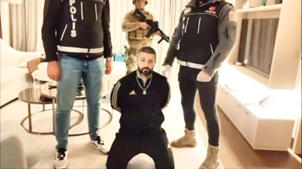 Dünyanın aradığı uyuşturucu baronuna İstanbul’da böyle diz çöktürüldü Dünyanın aradığı uyuşturucu baronuna İstanbul’da böyle diz çöktürüldü