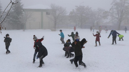 Eğitime olumsuz hava engeli İşte okulların tatil edildiği il ve ilçeler