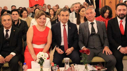 ‘Dünyanın kıskandığı lider, savaşın ve barışın efendisi’