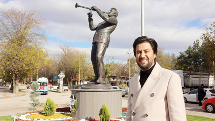 Serkan Çağrı’nın heykeli dikildi