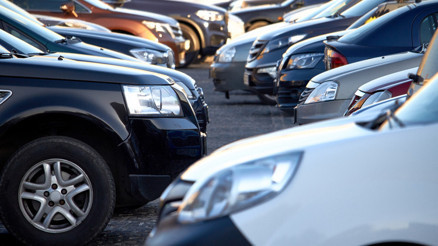 İkinci elde fiyatlar hızla düşüyor İşte 300-500 bin lira aralığında satılan otomobiller İkinci elde fiyatlar hızla düşüyor İşte 300-500 bin lira aralığında satılan otomobiller