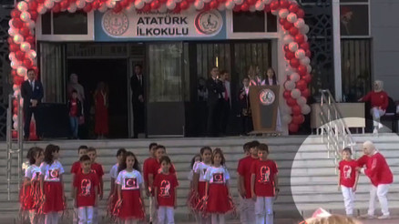 29 Ekim gösterisindeki görüntü tepki çekmişti Öğretmen hakkında karar belli oldu 29 Ekim gösterisindeki görüntü tepki çekmişti Öğretmen hakkında karar belli oldu