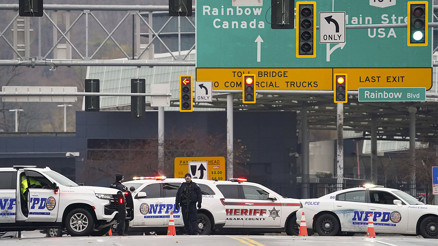 Son dakika haberi: ABD ile Kanadayı bağlayan Rainbow Köprüsünde araç patladı... Sınır kapısı kapatıldı