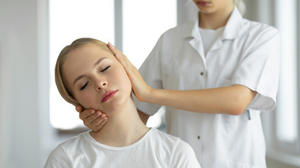 Hepimiz zaman zaman bu hareketi yapıyoruz... Eklem çıtlatmanın risklerine dikkat Geri dönülmez sonuçlara sebep olabilir