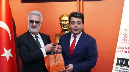 ANKABİRden Devlet Tiyatrolarına ziyaret