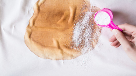 Temizlikte kabus bu yöntemle sona eriyor İmkansız görünen çamaşır suyu lekesini bir çırpıda çıkarıyor... Temizlikte kabus bu yöntemle sona eriyor İmkansız görünen çamaşır suyu lekesini bir çırpıda çıkarıyor...