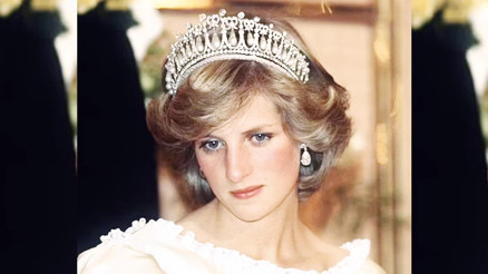 Diana’nın bluzu açık arttırmada