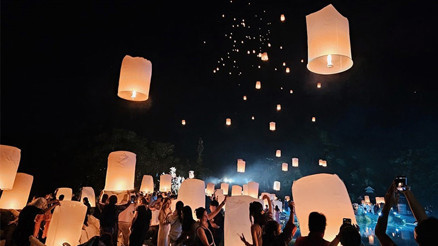 Yılın son dolunay gecesi kutlandı... Taylandda Yüzen Fener Festivali renkli görüntüler oluşturdu