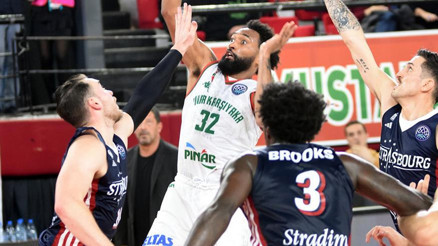 Pınar Karşıyaka zirveyi aldı