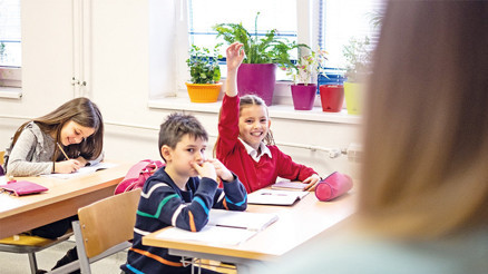 Deprem bölgesinde özel okul öğrencilerine eğitim desteği