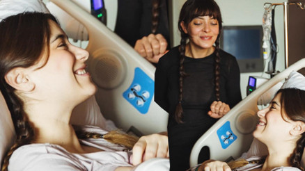 Uykusuz 30 küsürüncü saat ama yüzler pembe...