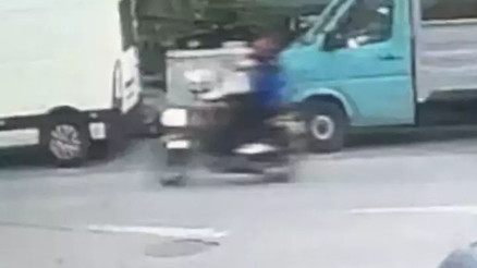 Maltepede motosikletli 2 kişiden taksi durağına kurşun yağmuru