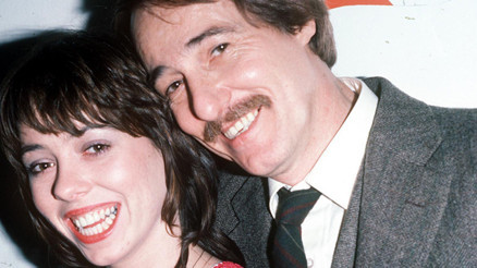 Ünlü şarkıcı kızlarına korkunç bir miras bıraktı: Düğünümden bir gece önce beni taciz etti: Babam karanlık yanları olan bir canavardı