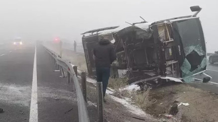 Ağrı’da yoğun sis nedeniyle zincirleme trafik kazası: 19 yaralı