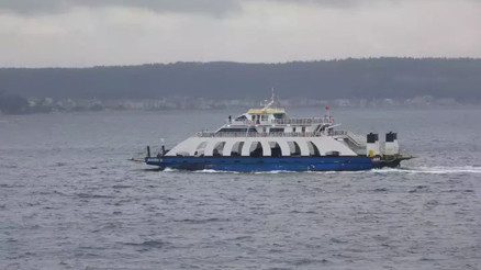 Bozcaada ve Gökçeada feribot seferlerine fırtına engeli