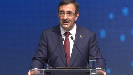 Cumhurbaşkanı Yardımcısı Yılmaz: BES’te toplam fon büyüklüğü 722 milyar liraya ulaştı Cumhurbaşkanı Yardımcısı Yılmaz: BES’te toplam fon büyüklüğü 722 milyar liraya ulaştı