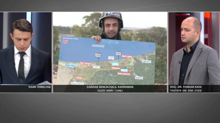 İsrail askerlerinden canlı yayında harita sorgusu CNN Türk yayında kullanılan haritayı incelediler İsrail askerlerinden canlı yayında harita sorgusu CNN Türk yayında kullanılan haritayı incelediler