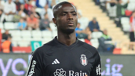 Beşiktaşın stoperi Eric Baillyye bir menajerden tehdit mesajları