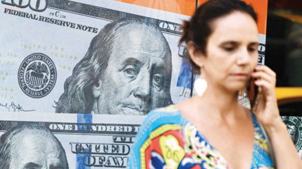 Bay Testere iş başında... Arjantin parası yarı yarıya değer kaybetti