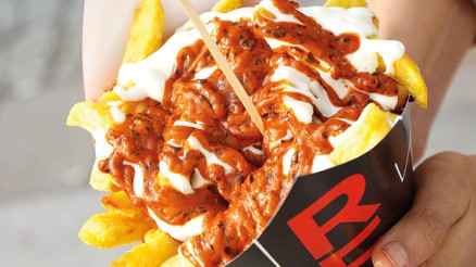 Külahında bolca sosla