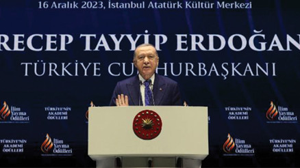 Son dakika: İlim Yayma Ödülleri Takdim Töreni... Cumhurbaşkanı Erdoğan: Evlatlarımızı yeni iletişim mecralarının sinsi etkilerine karşı korumalıyız