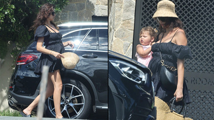 Bir karnında biri kucağında... Ünlü modeli annelik heyecanı sardı