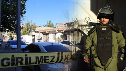 Panik anları ‘Üzerimde bomba düzeneği var’ dedi, kuyumcuyu soymaya kalktı